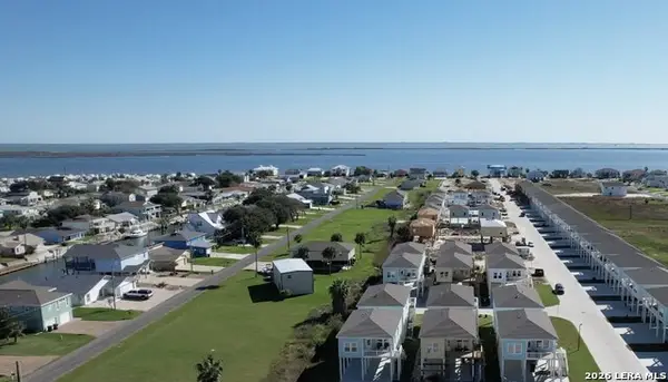 107 Wakatobi Dr, Rockport, TX 78382