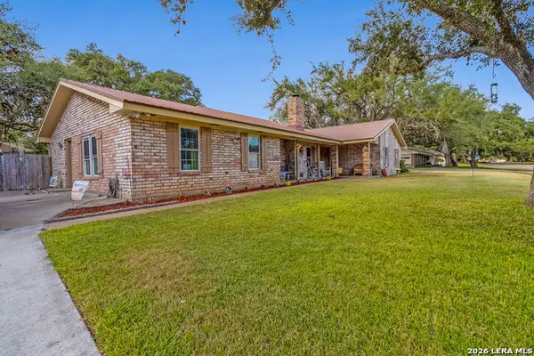 34 Encino Loma, Beeville, TX 78102