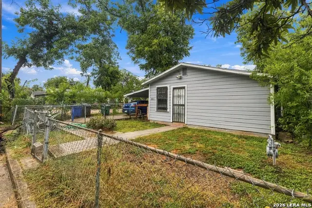 221 S San Manuel St, San Antonio, TX 78237 - #2