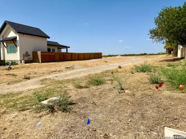 843 Ceniza Dr, Eagle Pass, TX 78852
