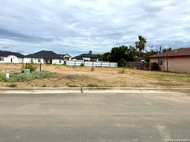 749 Encinal Dr, Eagle Pass, TX 78852 - #1