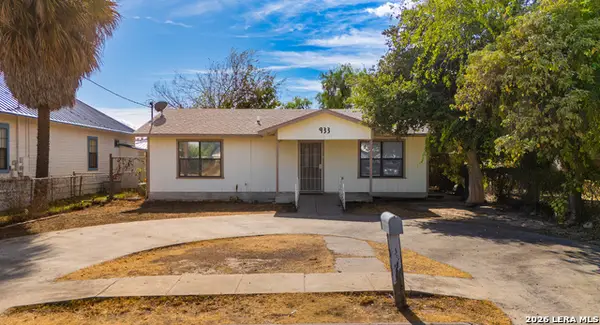 933 Avenue B, Eagle Pass, TX 78852