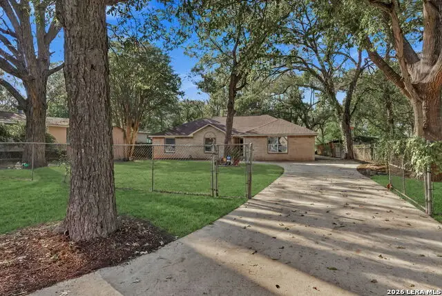 427 River Bend Dr, New Braunfels, TX 78130 - #1