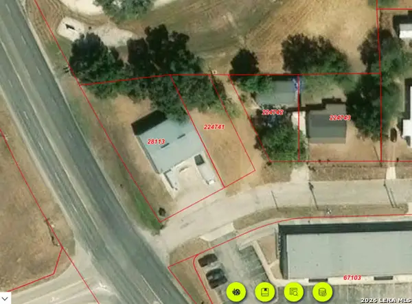 1012 West Ave, Pleasanton, TX 78064