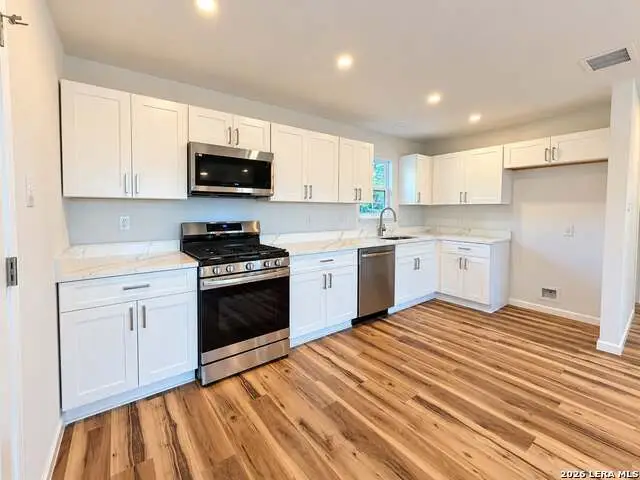 305 W Aviation Blvd, Universal City, TX 78148 - #3