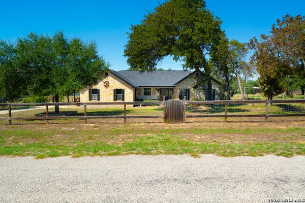 312 Rose Garden, La Vernia, TX 78121