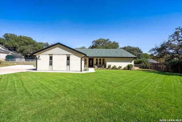1260 Flaming Oak Dr, New Braunfels, TX 78132