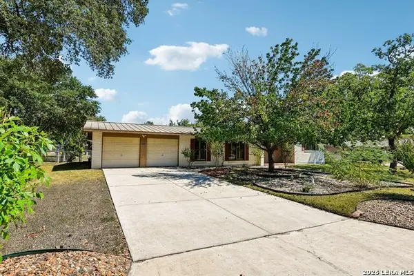 8714 Midcrown Dr, Windcrest, TX 78239