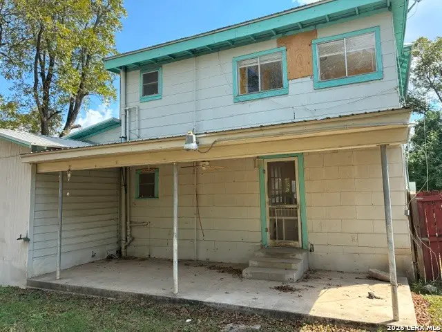 136 E Doughty St, Uvalde, TX 78801 - #3
