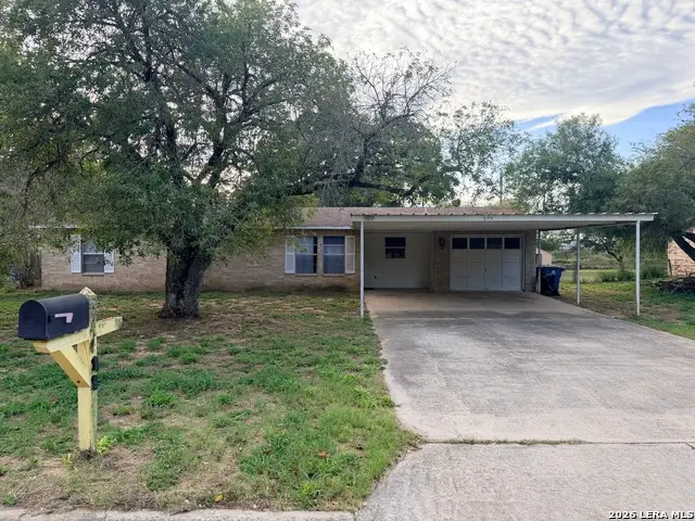 119 Low Meadow Dr, Pleasanton, TX 78064 - #1