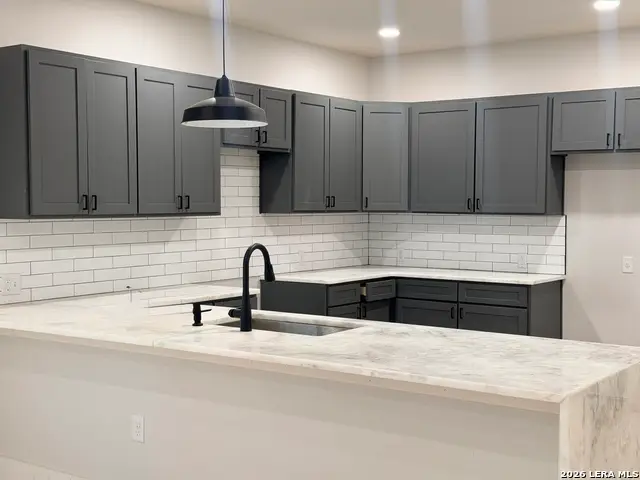 6526 Woodstock Dr, San Antonio, TX 78223 - #3