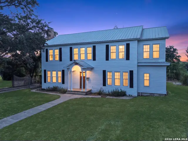 205 E Cleveland St, Beeville, TX 78102 - #1