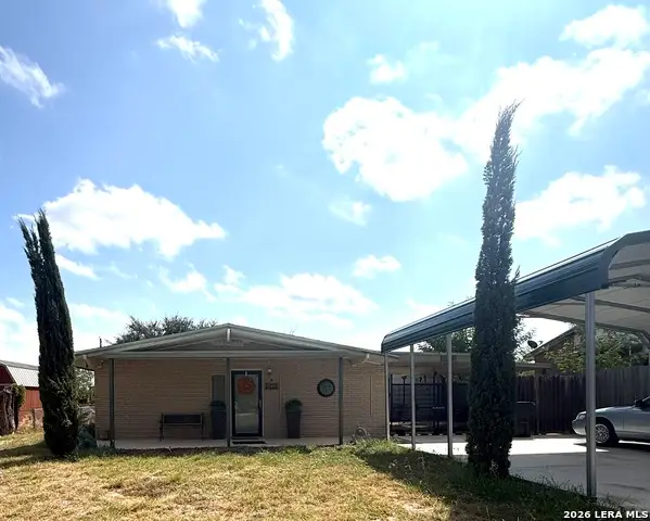 403 S 11th St, Carrizo Springs, TX 78834
