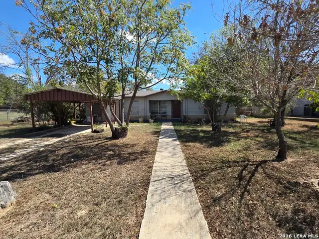 607 Hickory Hwy, Devine, TX 78016 - #1