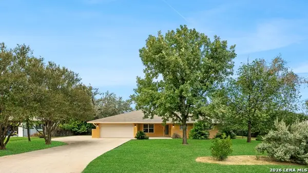 325 Meadowbrook Dr, Hollywood Park, TX 78232