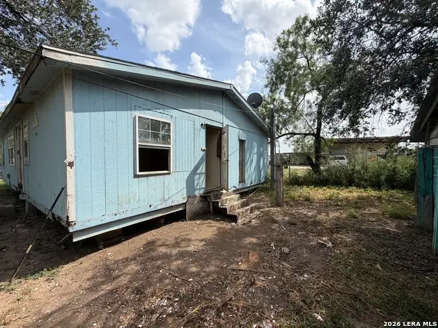 813 Walnut St, Jourdanton, TX 78026 - #2