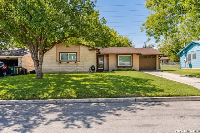 915 Horseshoe Trl, Universal City, TX 78148 - #1