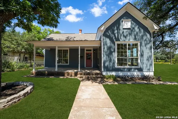 904 17th St, Hondo, TX 78861