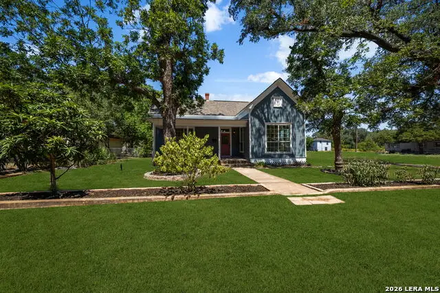 904 17th St, Hondo, TX 78861 - #2