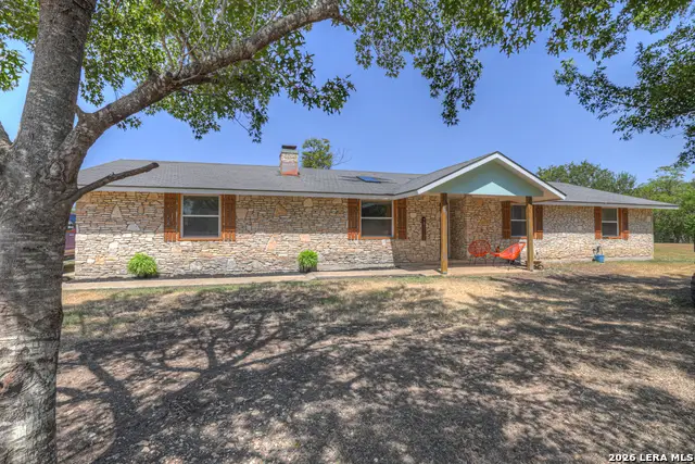 307 Valley Acres Dr, New Braunfels, TX 78130 - #1