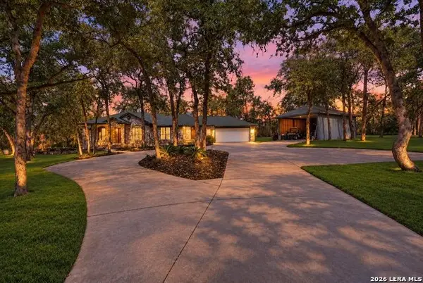 202 Oak Bend Dr, La Vernia, TX 78121