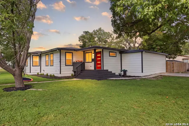 275 E Fair Oaks Pl, Alamo Heights, TX 78209 - #2