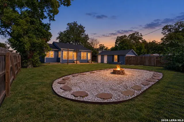 703 E Krezdorn St, Seguin, TX 78155 - #2
