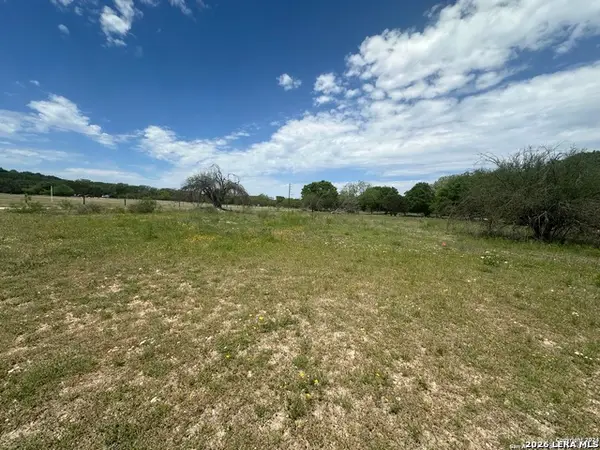 201 Maple St, Bandera, TX 78003