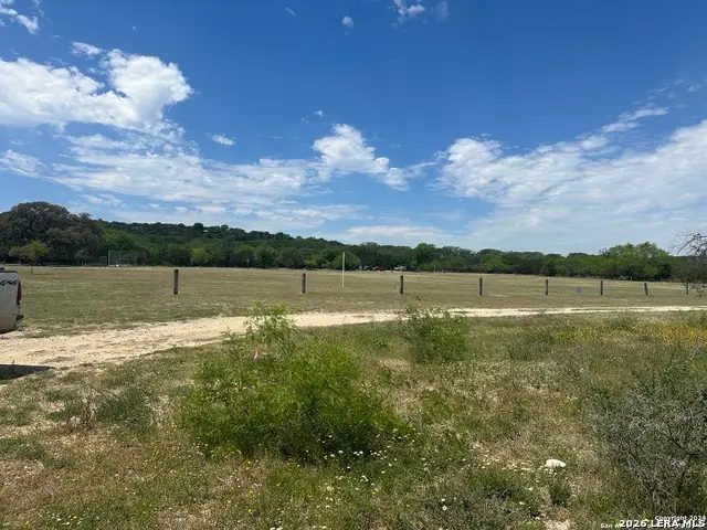 201 Maple St, Bandera, TX 78003 - #3