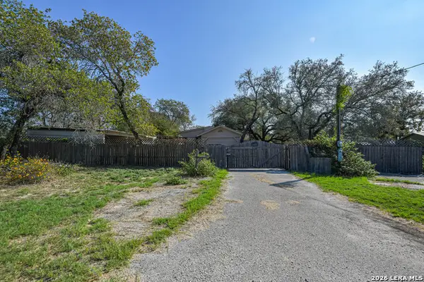 216 Ranch Creek Dr, Floresville, TX 78114