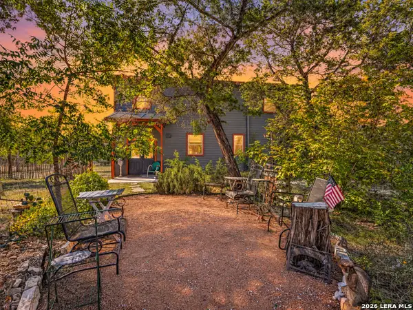 247 Live Oak Rdg, Bandera, TX 78003