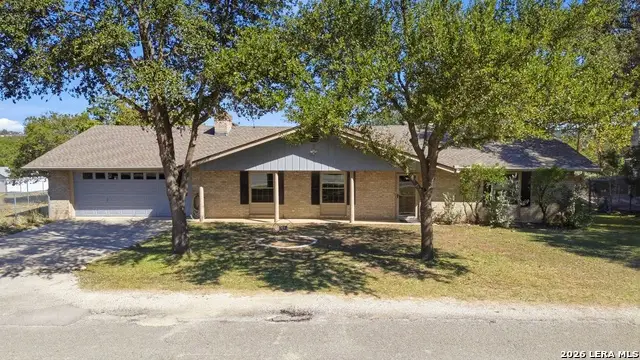 114 Creekview Dr, Canyon Lake, TX 78133 - #2