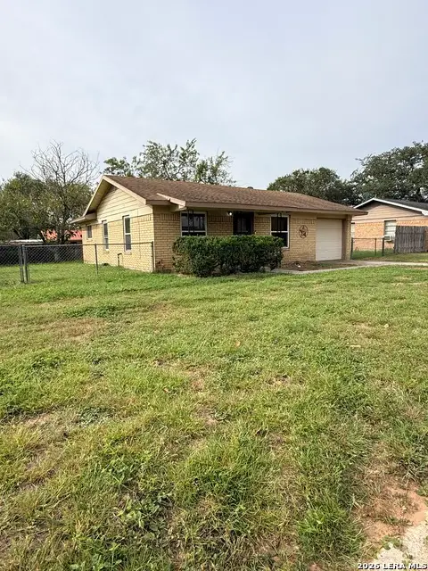 1203 Vivian St, Pleasanton, TX 78064 - #2