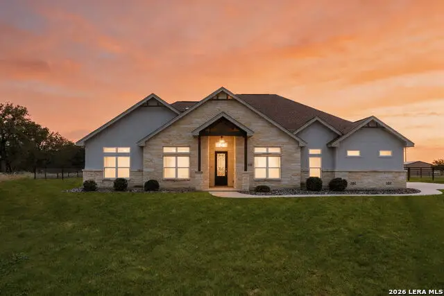 116 Clarence Dr, Floresville, TX 78114 - #1