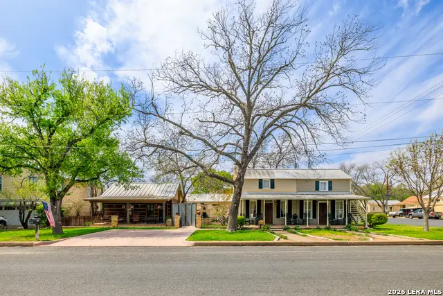 202 S Bowie St, Fredericksburg, TX 78624 - #2