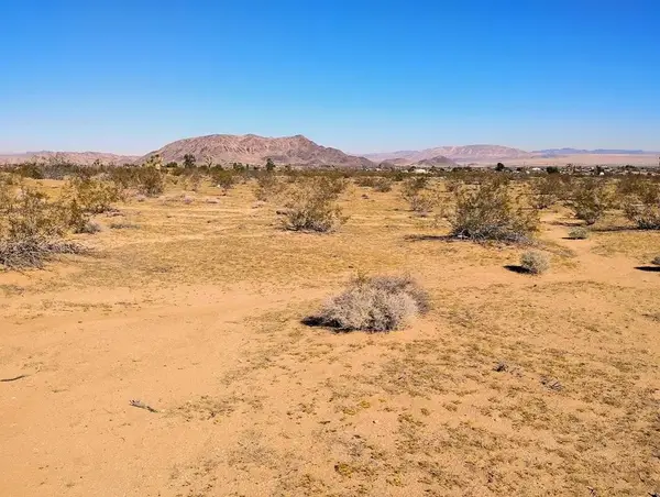 565 Inez, Landers, CA 92285