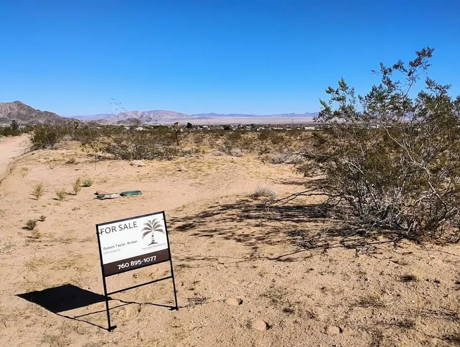 565 Inez, Landers, CA 92285 - #3