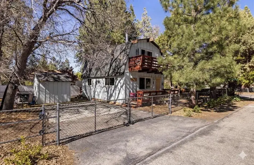 566 Santa Barbara Avenue, Sugarloaf, CA 92386 - #1