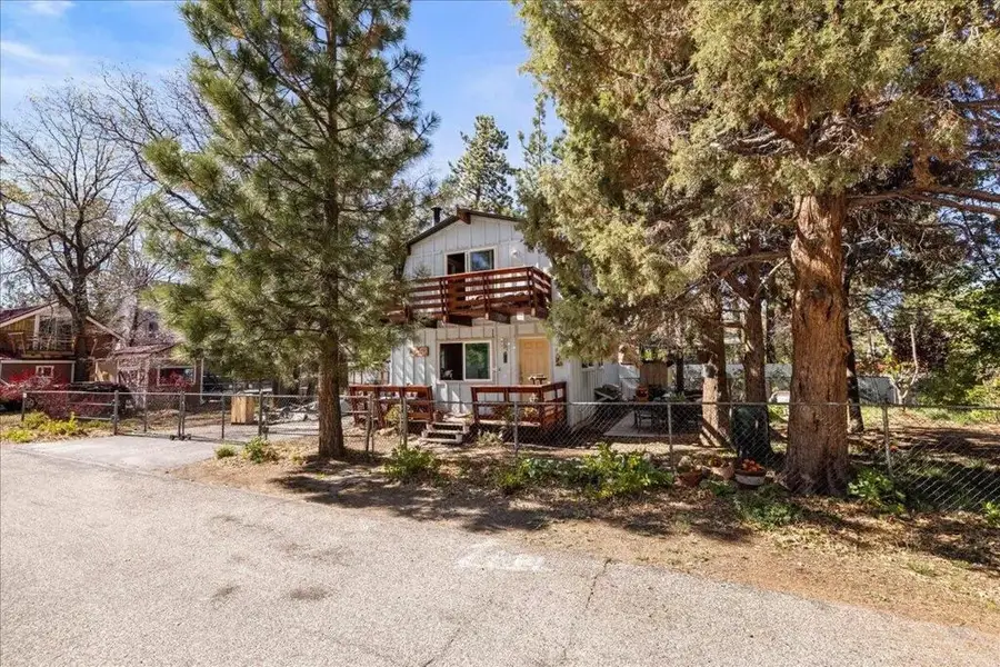 566 Santa Barbara Avenue, Sugarloaf, CA 92386 - #2
