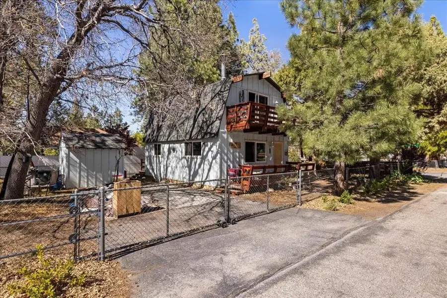 566 Santa Barbara Avenue, Sugarloaf, CA 92386 - #3