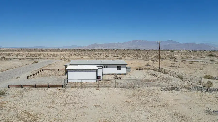 786 Molokai Avenue, Thermal, CA 92274 - #3