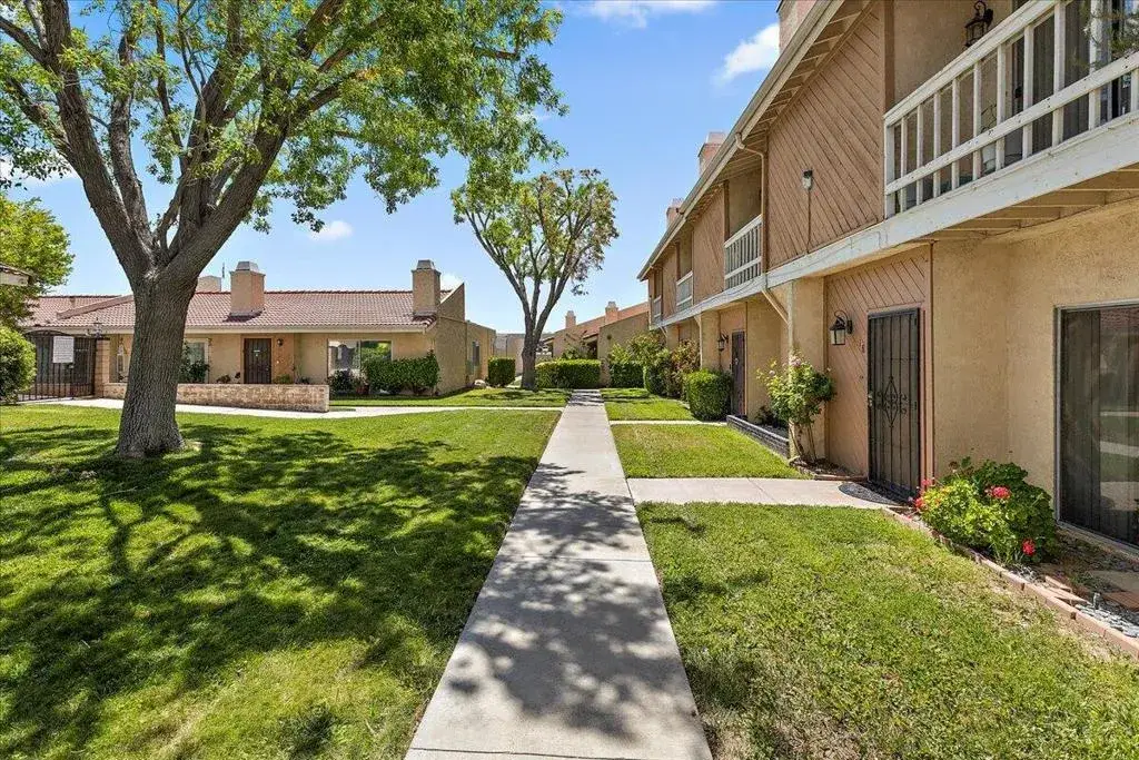 16465 Green Tree Boulevard #18, Victorville, CA 92395 - #1