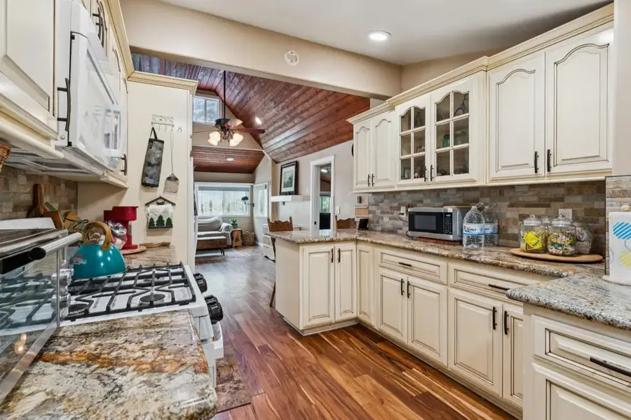 1557 Edge Cliff, Lake Arrowhead, CA 92352 - #3