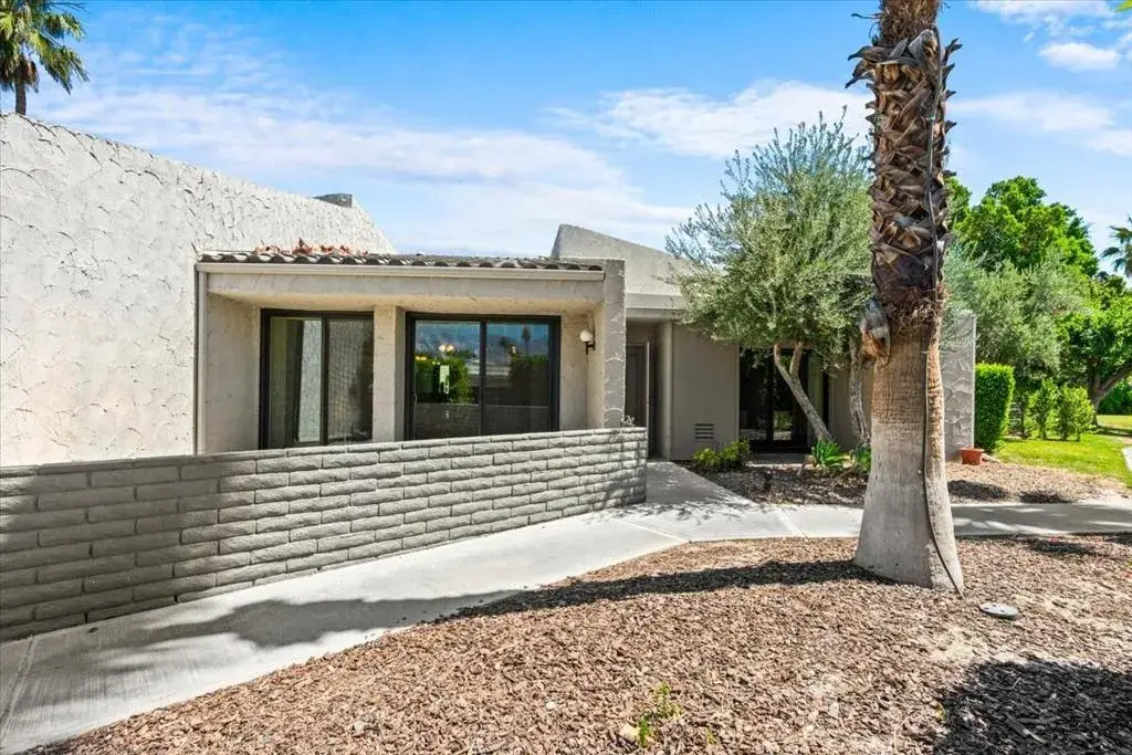 2620 N Whitewater Club Drive #D, Palm Springs, CA 92262 - #1