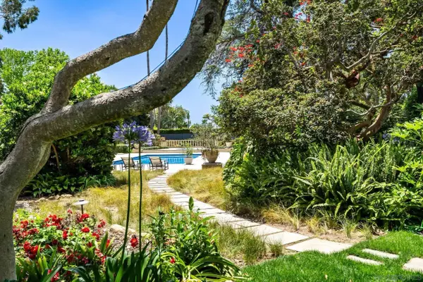 1205 Muirlands Dr, La Jolla, CA 92037