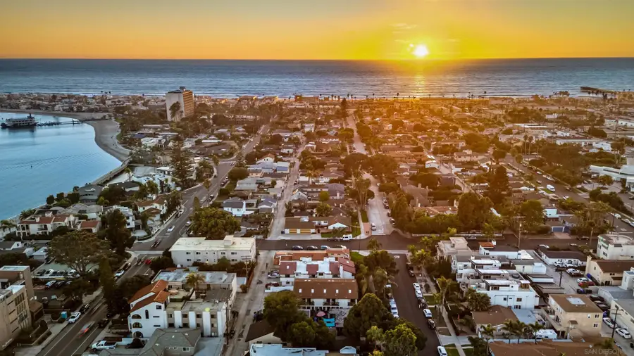 1122 Oliver Ave, San Diego, CA 92109 - Image #3