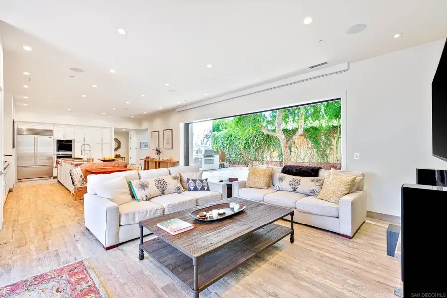 8477 El Paseo Grande, La Jolla, CA 92037 - Image #2