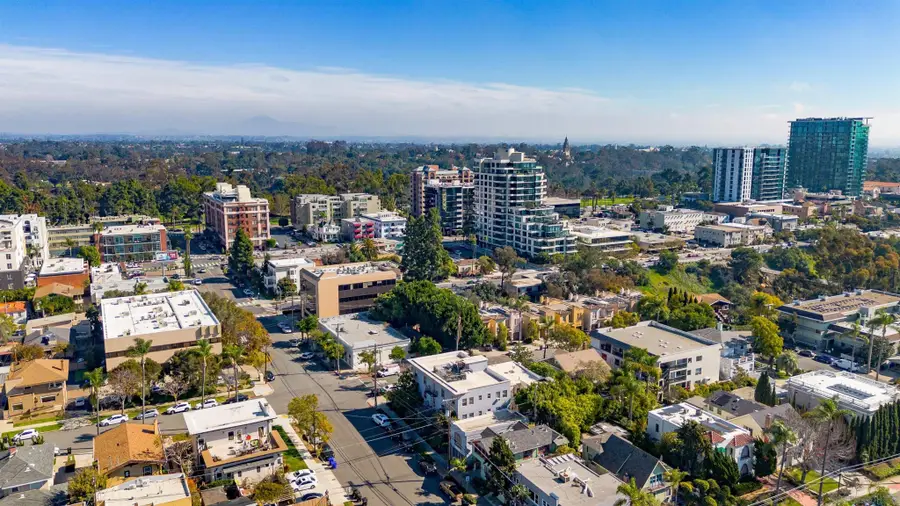 237 Spruce St, San Diego, CA 92103 - Image #3