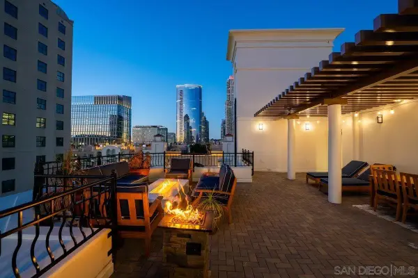 700 W Harbor Dr #705, San Diego, CA 92101