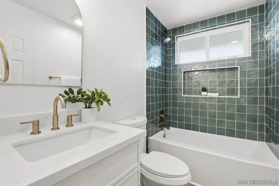 6272 S Lake Ct, San Diego, CA 92119 - Image #2